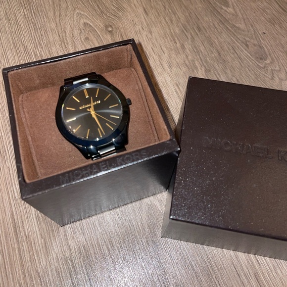 Black steel Michael Kors watch - Picture 2 of 3